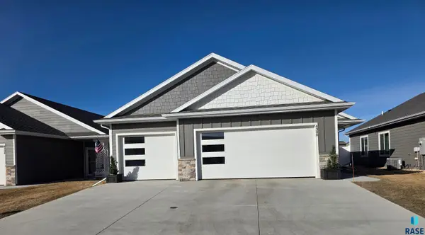 4308 E Leubecher Pl, Sioux Falls, SD 57108