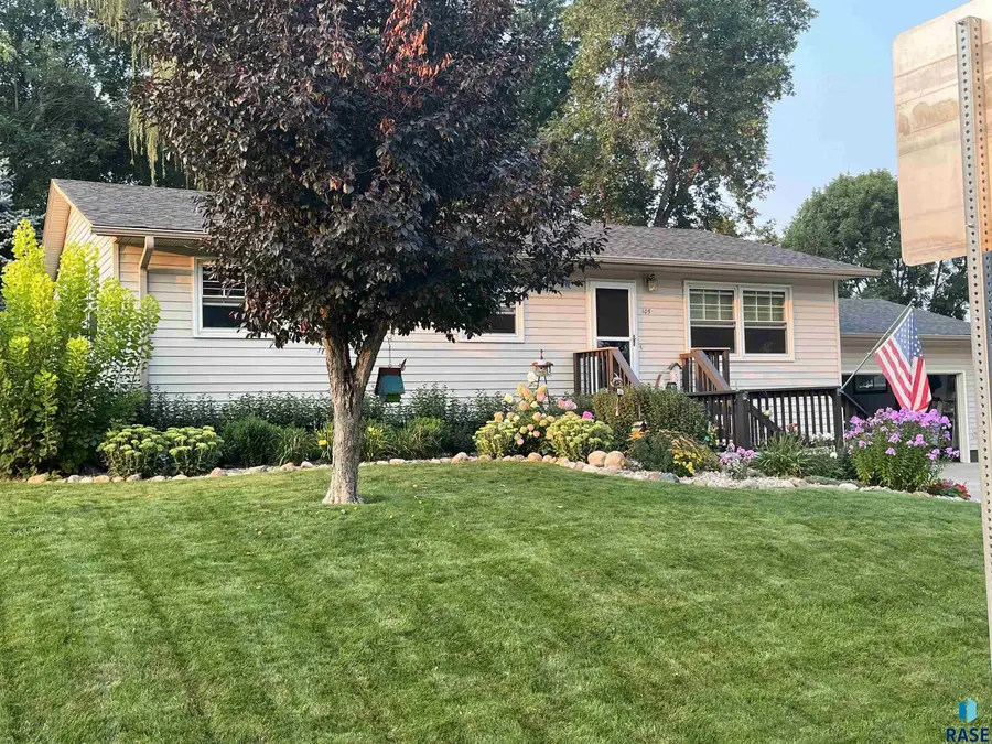 105 E 6th St, Crooks, SD 57020 - #2