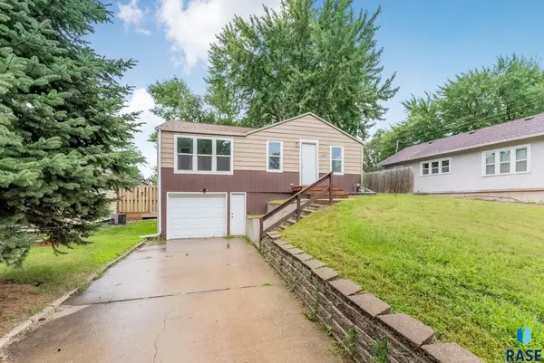 1304 E 22nd St, Sioux Falls, SD 57105