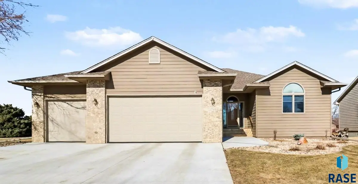 2908 W Auburn Hills St, Sioux Falls, SD 57108 - #1