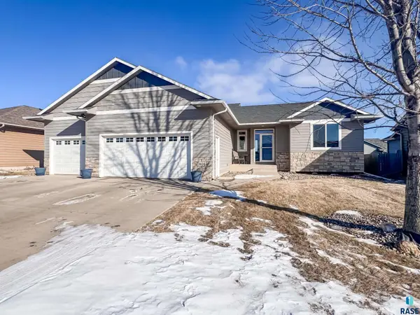 3604 S Home Plate Ave, Sioux Falls, SD 57110