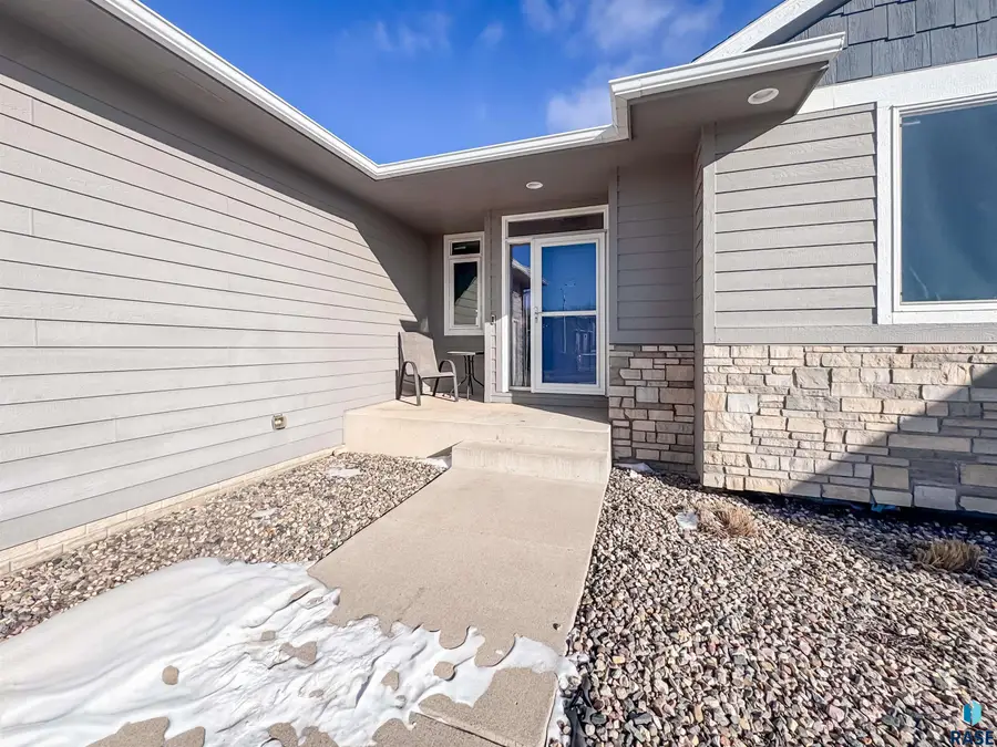 3604 S Home Plate Ave, Sioux Falls, SD 57110 - #3