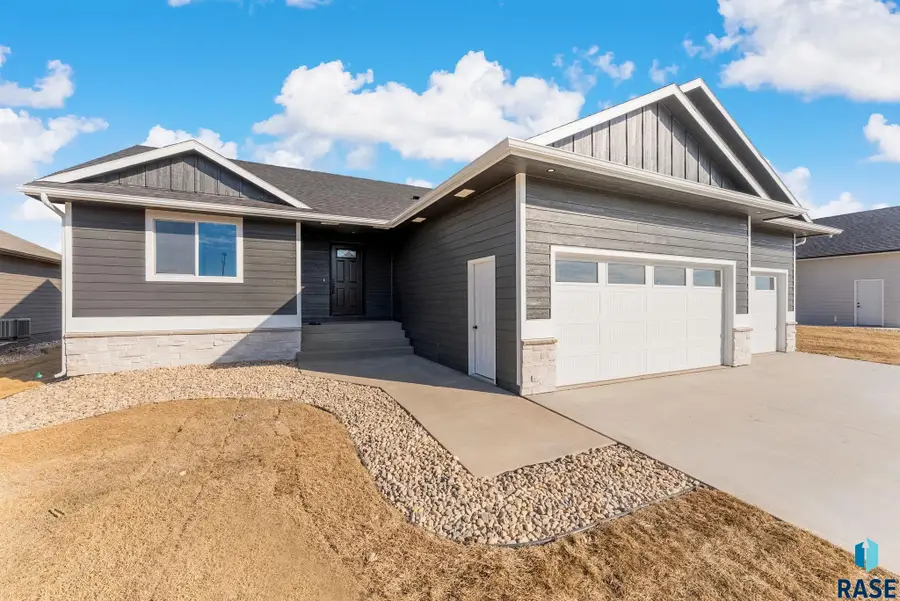1006 Birch St, Harrisburg, SD 57032 - #2