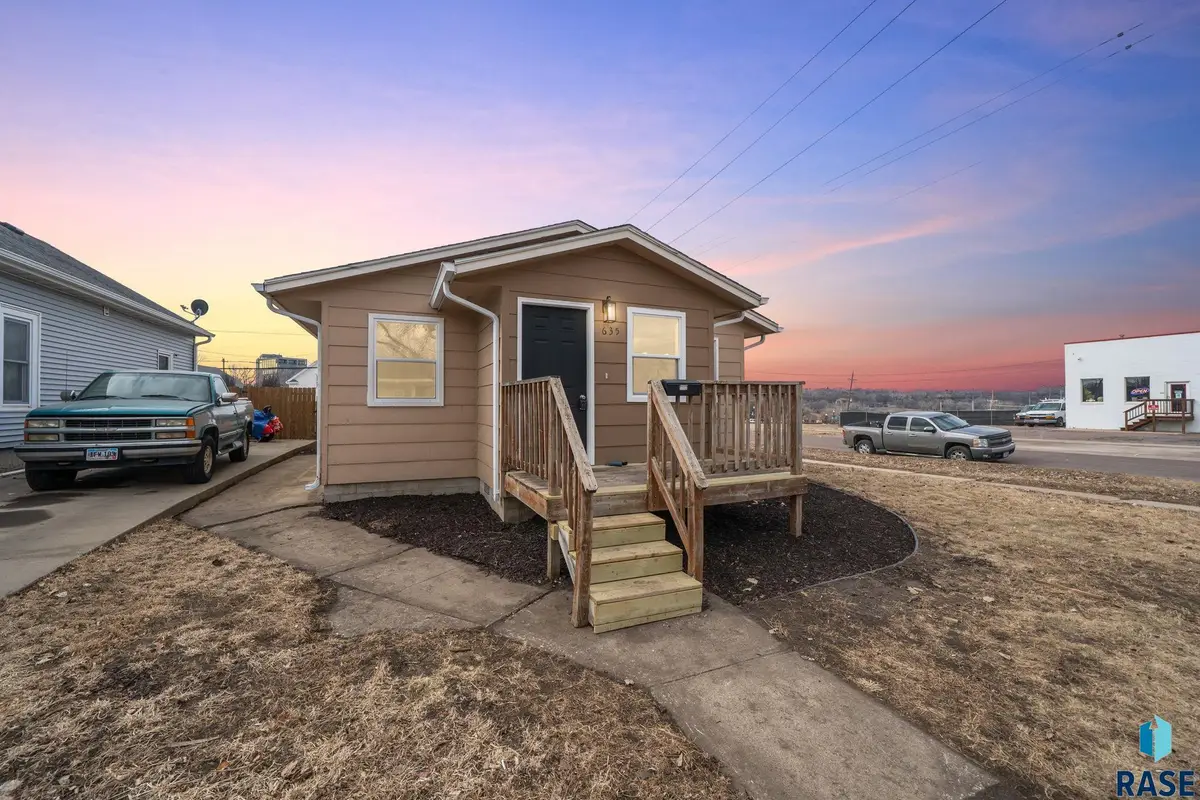 635 N Nesmith Ave, Sioux Falls, SD 57103 - #1