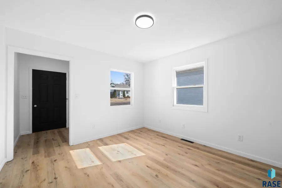 635 N Nesmith Ave, Sioux Falls, SD 57103 - #3