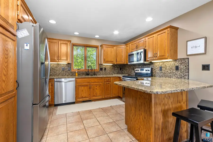 47862 Atterbury Ct, Harrisburg, SD 57032 - #2