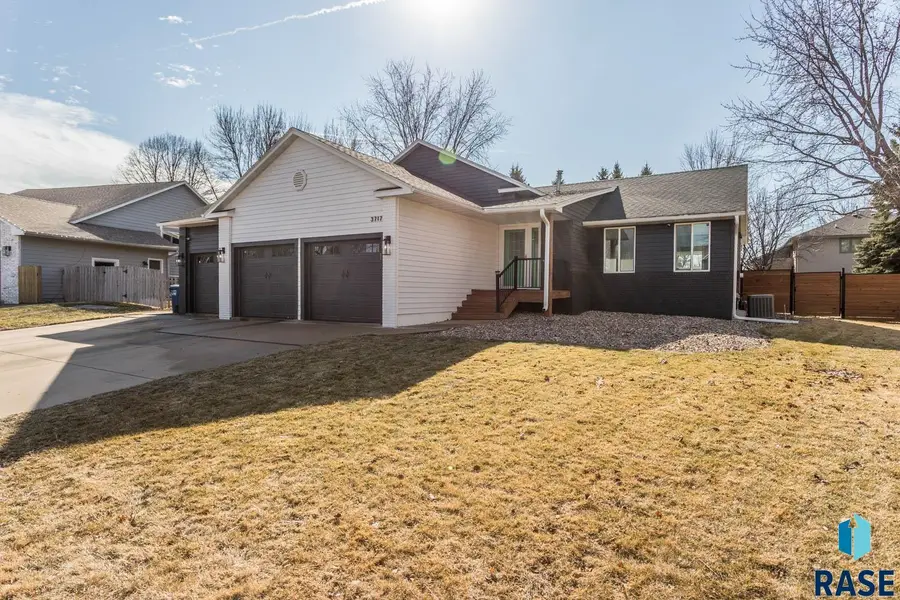 3717 S Jesse James Ct, Sioux Falls, SD 57103 - #3