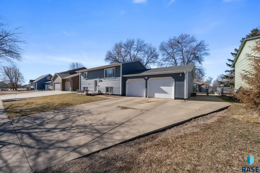 5301 S Holbrook Ave, Sioux Falls, SD 57106 - #3