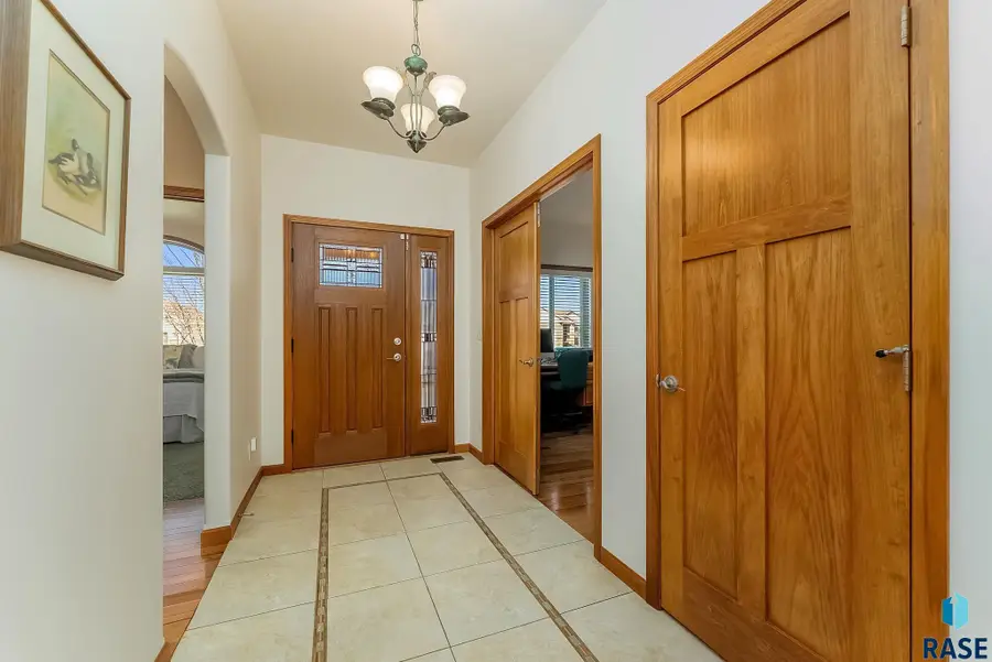 2520 E Whisper Trl, Sioux Falls, SD 57108 - #2