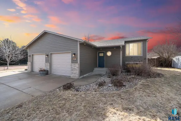 209 W Birchwood Cir, Brandon, SD 57005