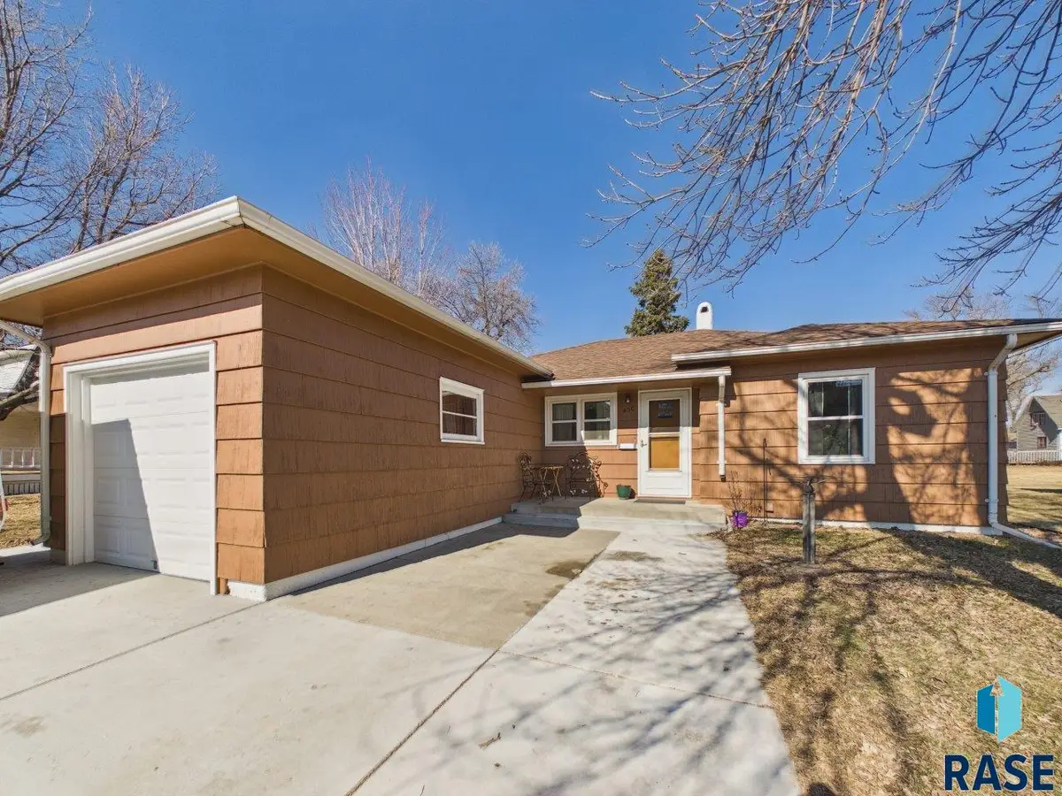 430 W Main St, Canistota, SD 57102 - #1