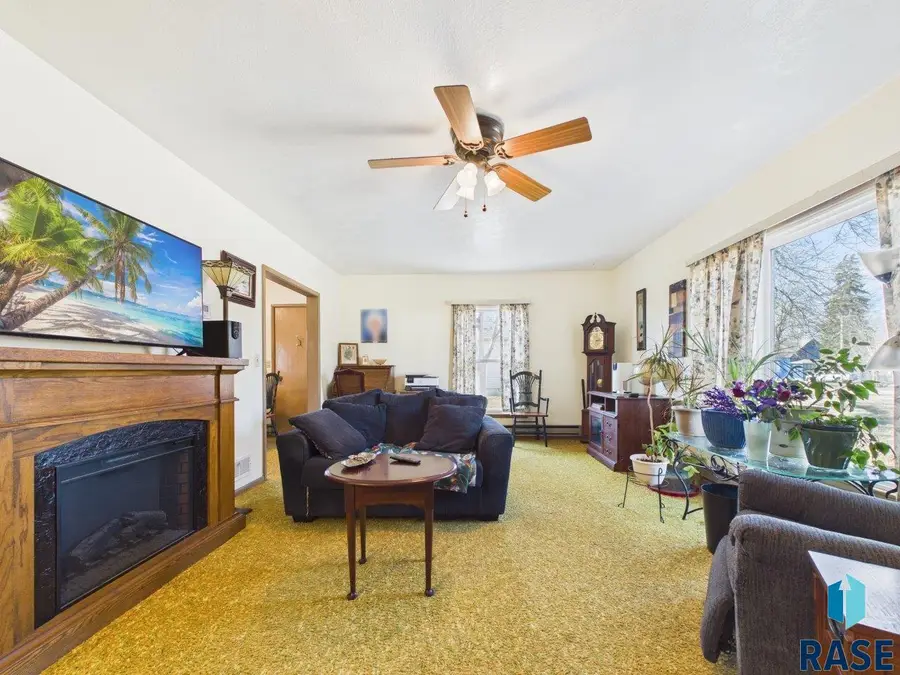 430 W Main St, Canistota, SD 57102 - #3