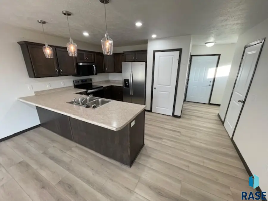 9601 W Tunis Dr, Sioux Falls, SD 57106 - #2