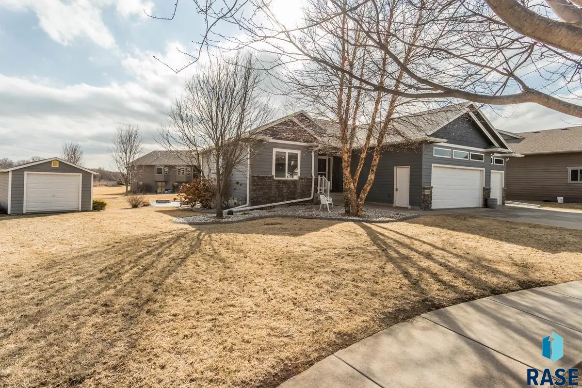 2825 E Sunflower Cir, Brandon, SD 57005 - #1