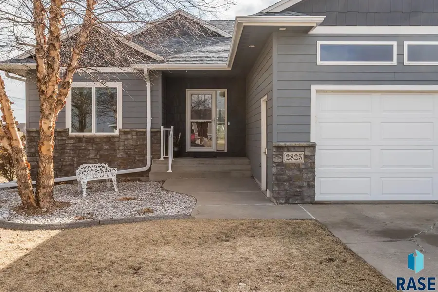 2825 E Sunflower Cir, Brandon, SD 57005 - #3