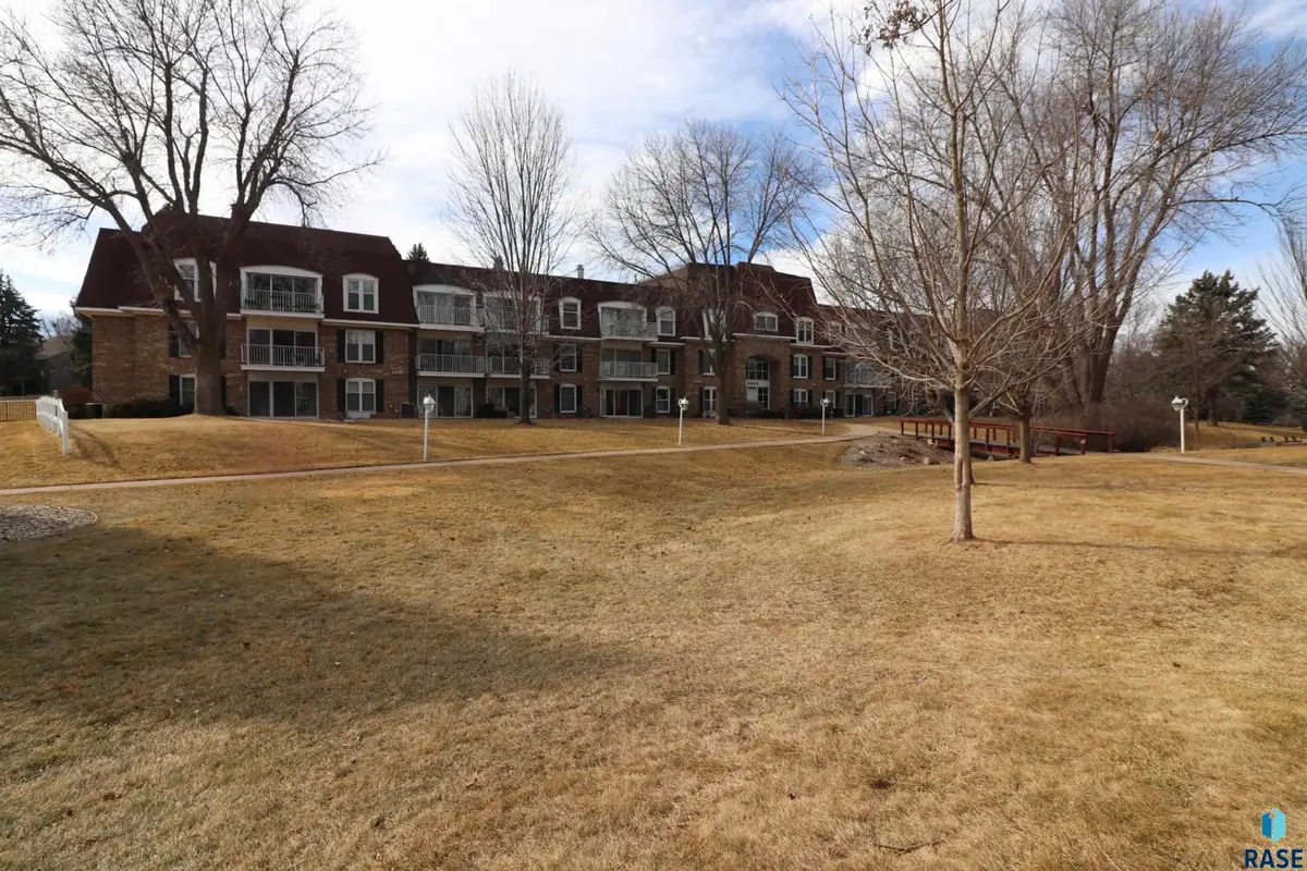 2904 W 33rd St #123, Sioux Falls, SD 57105 - #1