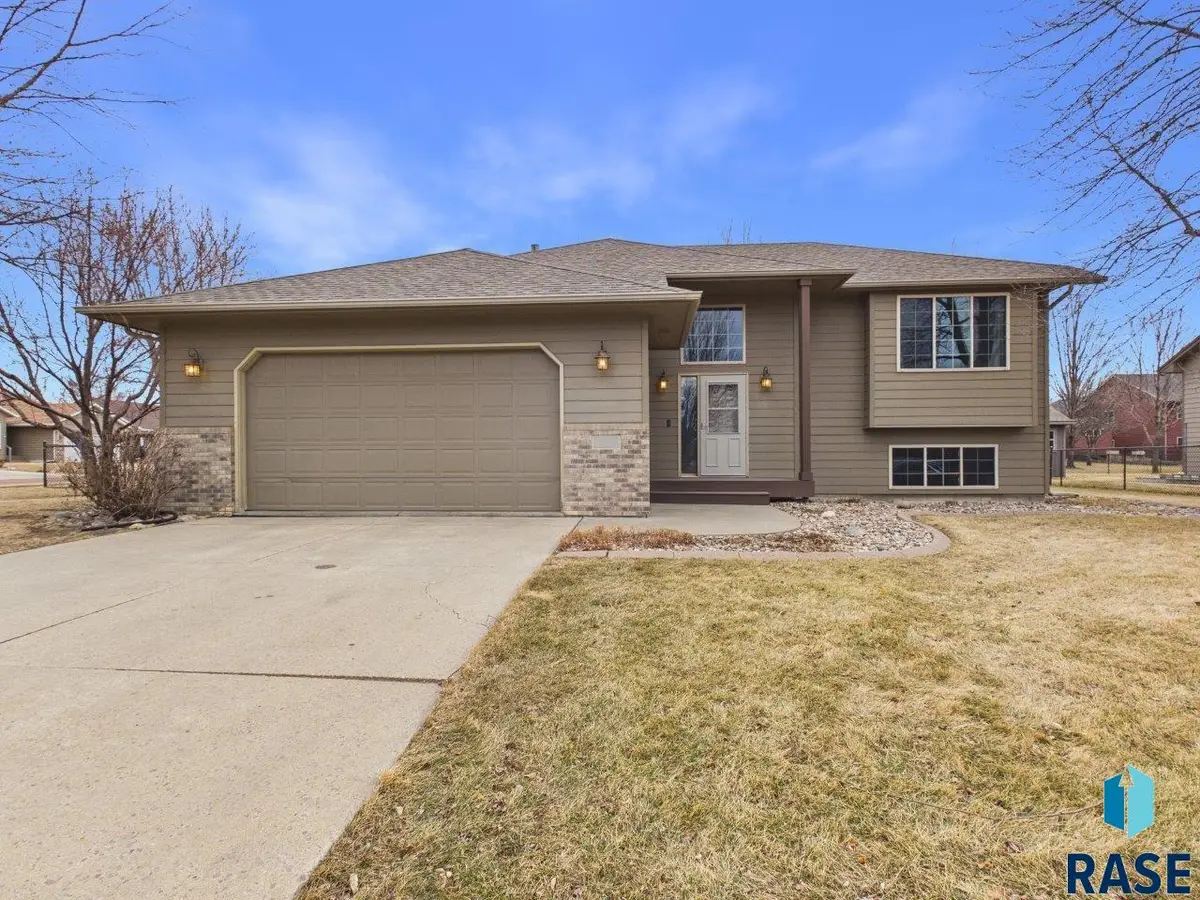 3300 S Sundrop Ave, Sioux Falls, SD 57110 - #1