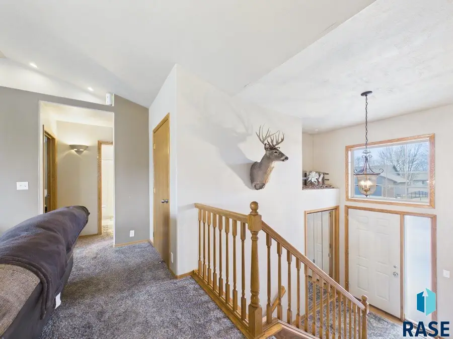 3300 S Sundrop Ave, Sioux Falls, SD 57110 - #3