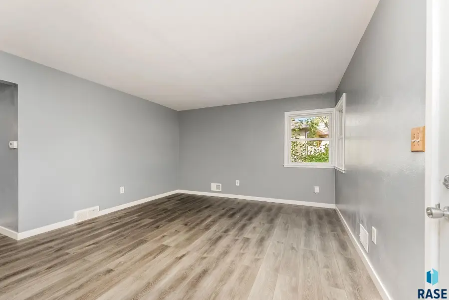 1105 S Tabbert Cir, Sioux Falls, SD 57103 - #2