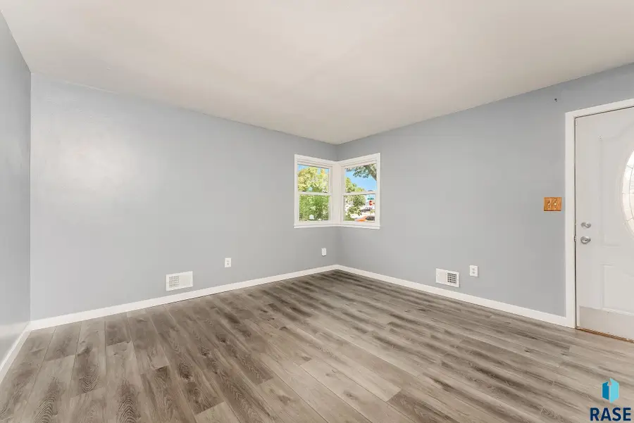 1105 S Tabbert Cir, Sioux Falls, SD 57103 - #3