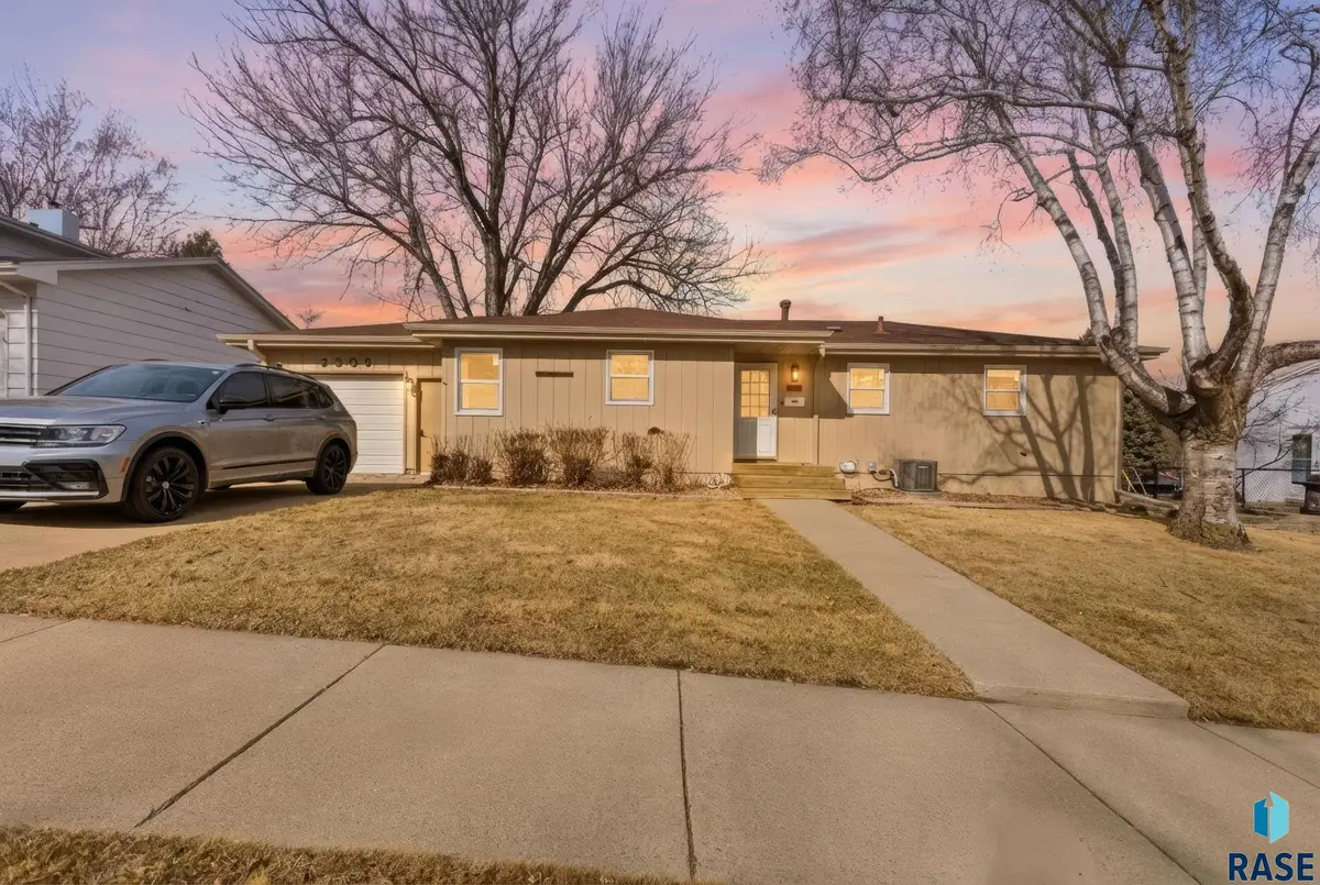 2309 S Braemer Dr, Sioux Falls, SD 57105 - #1