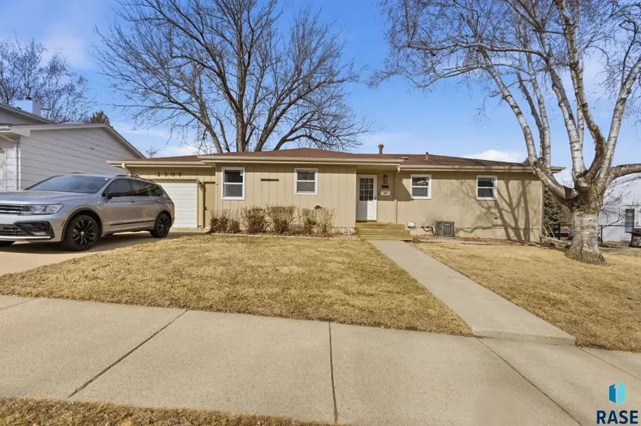 2309 S Braemer Dr, Sioux Falls, SD 57105 - #2