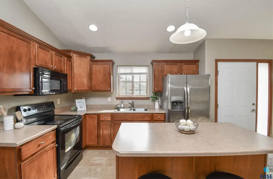 610 Kent St, Harrisburg, SD 57032 - #2