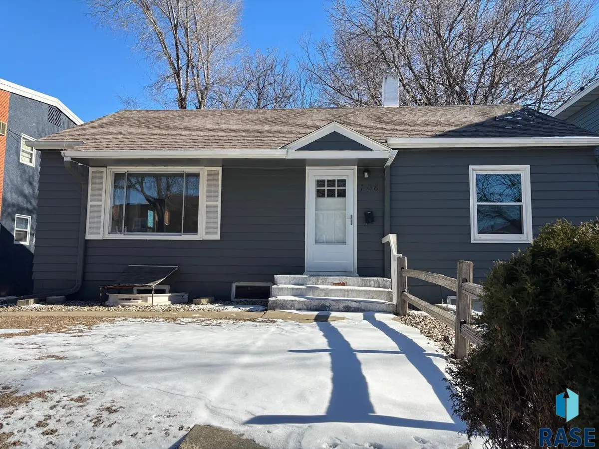 708 S Summit Ave, Sioux Falls, SD 57104 - #1