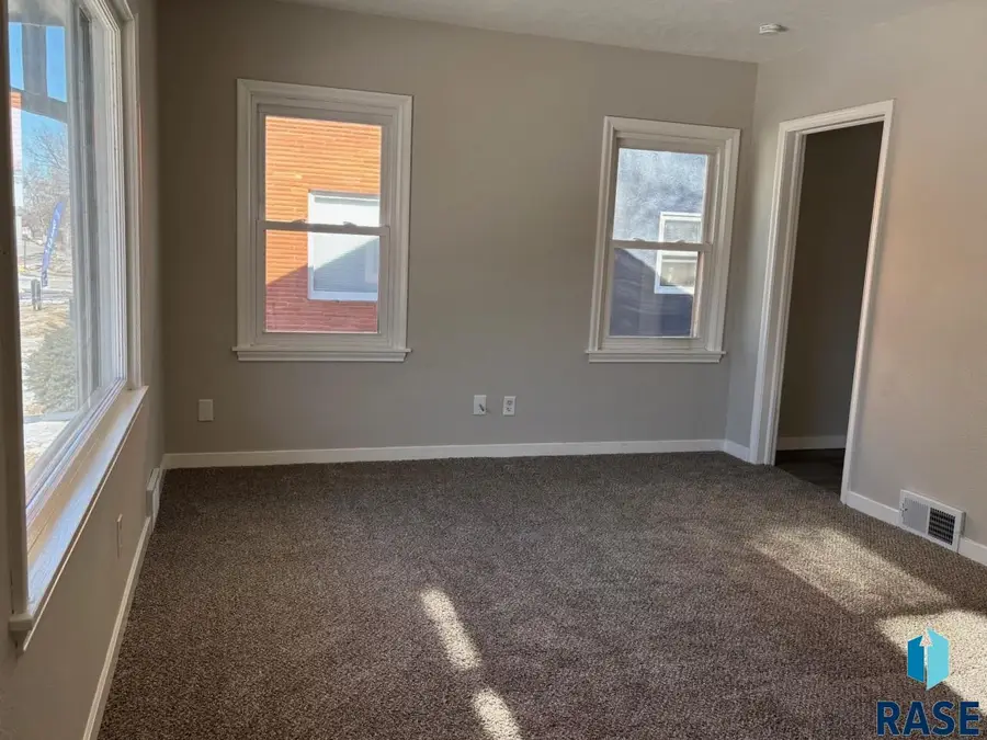 708 S Summit Ave, Sioux Falls, SD 57104 - #3