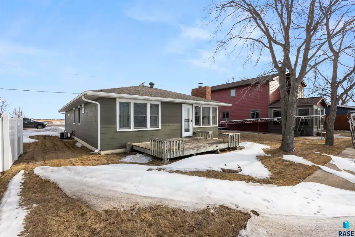 148 N Lake Dr, Watertown, SD 57201 - #1