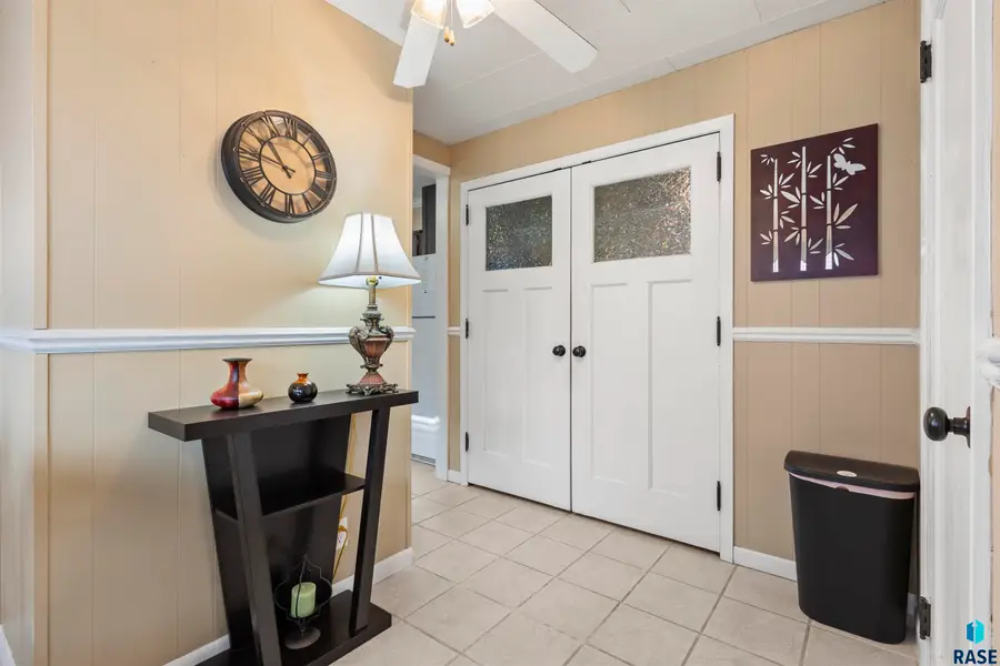 148 N Lake Dr, Watertown, SD 57201 - #3