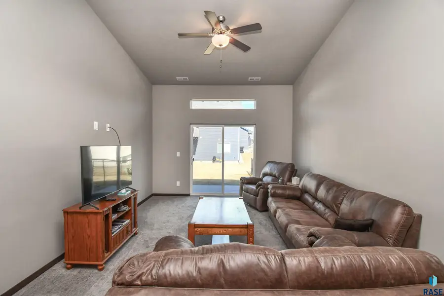 6632 W 6th Pl, Sioux Falls, SD 57107 - #3