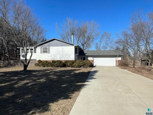 46490 Inca Dr, Hartford, SD 57033