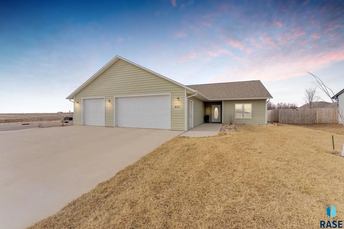 621 5th St, Chancellor, SD 57015 - #1