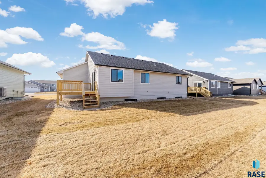 1008 Birch St, Harrisburg, SD 57032 - #3