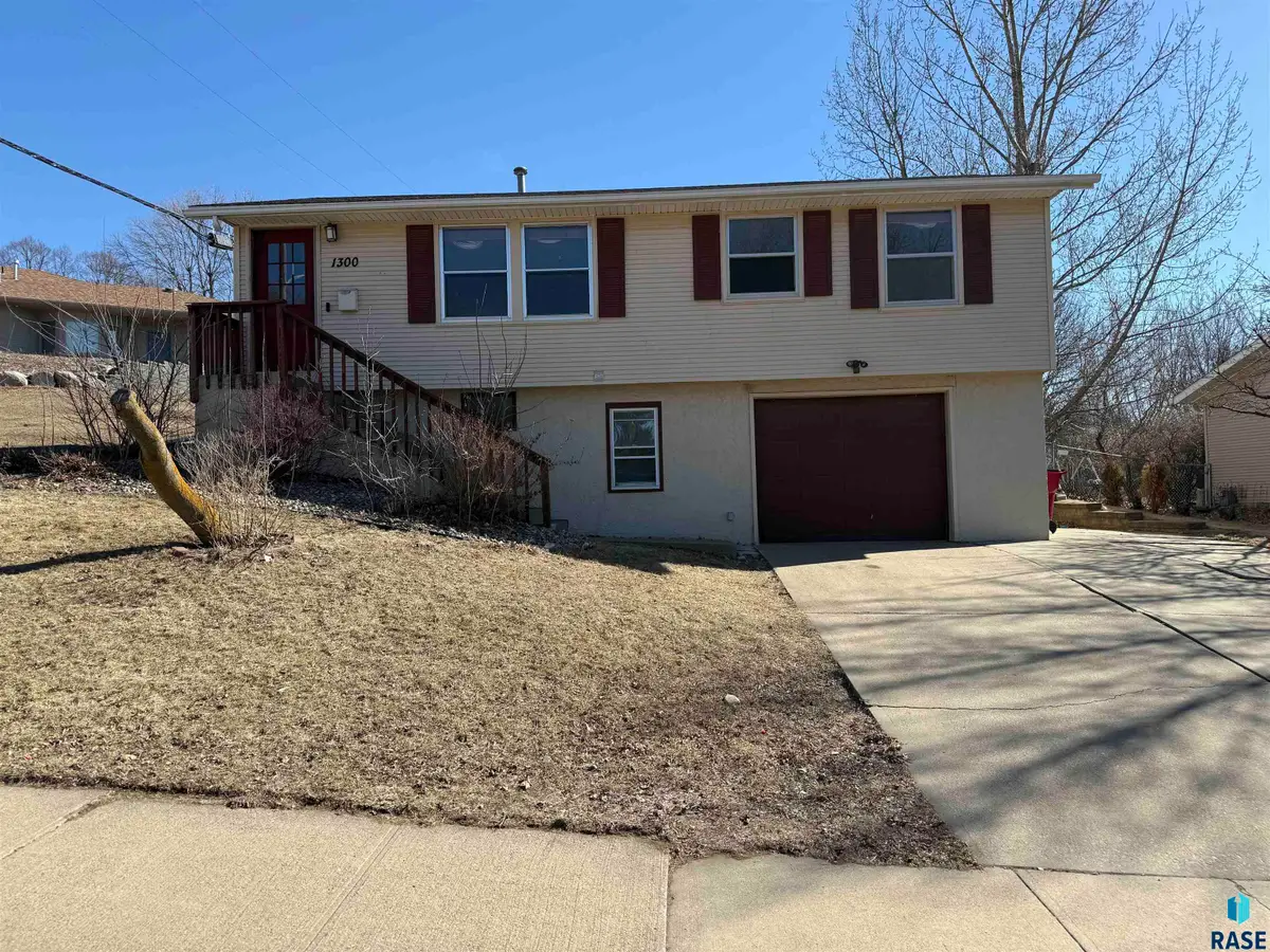 1300 S Point Dr, Sioux Falls, SD 57103 - #1