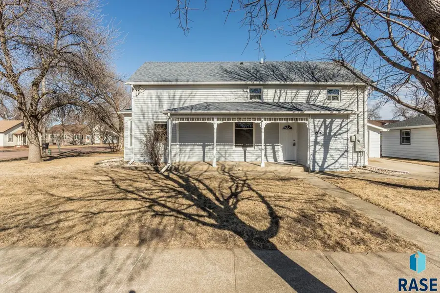 204 E 4th Ave, Lennox, SD 57039 - #3