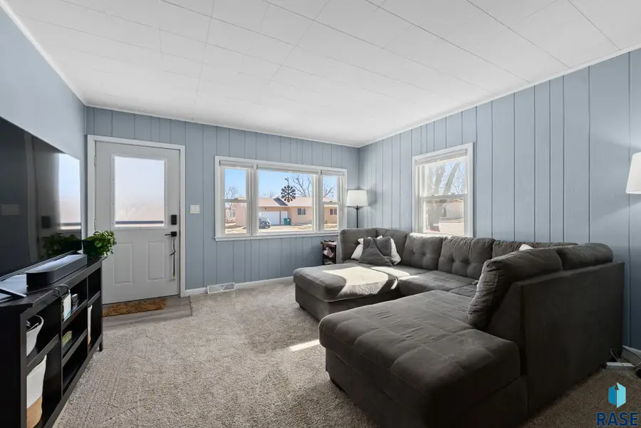 915 S Sherman Ave, Sioux Falls, SD 57104 - #2