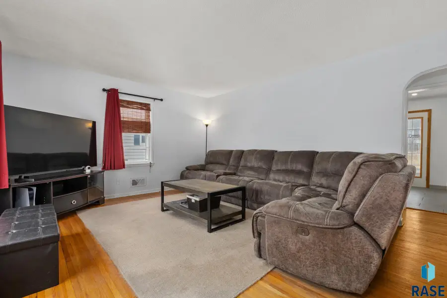 2213 S Hawthorne Ave, Sioux Falls, SD 57105 - #3