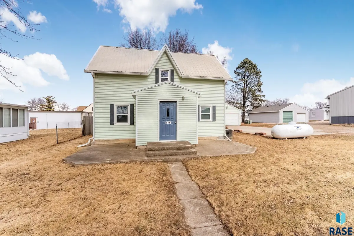 915 Fell St, Larchwood, IA 51241 - #1