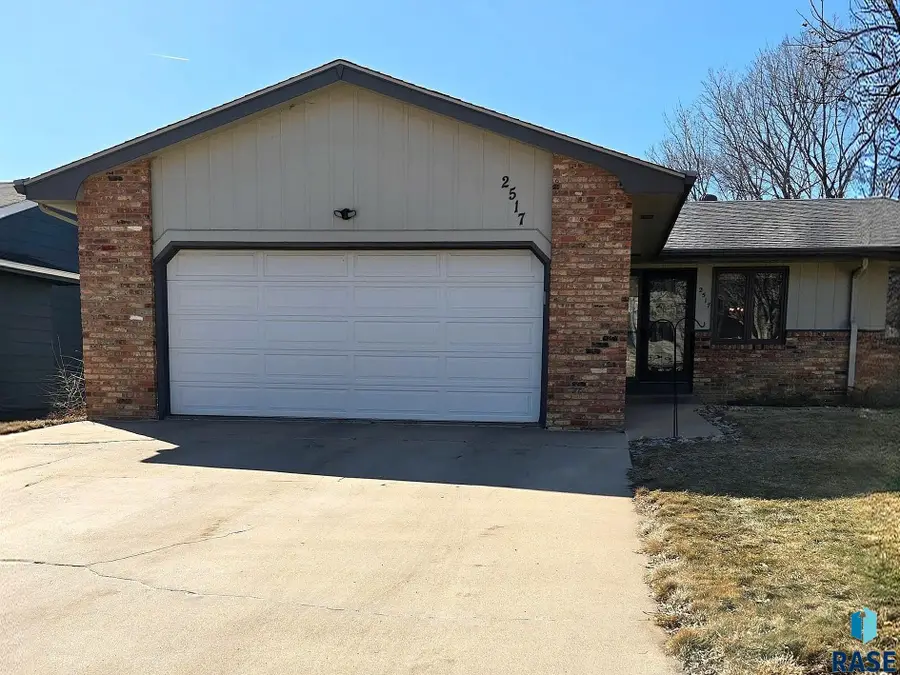 2517 S Cook Rd, Sioux Falls, SD 57105 - #2