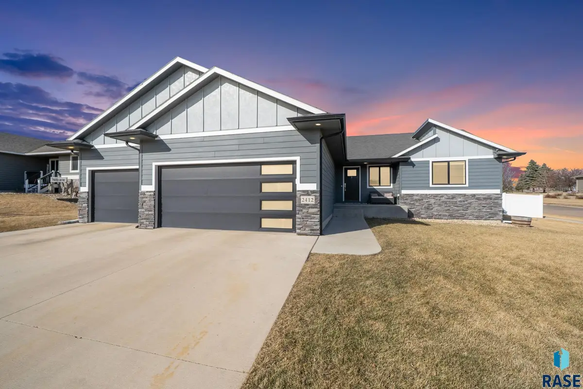 2412 E Stewart Ln, Brandon, SD 57005 - #1
