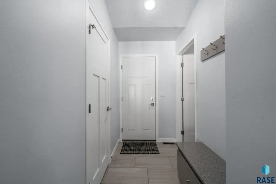 2412 E Stewart Ln, Brandon, SD 57005 - #3