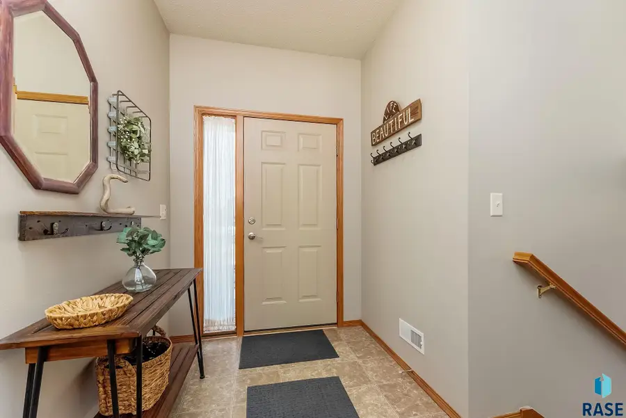 3901 S Stanford Ave, Sioux Falls, SD 57106 - #3