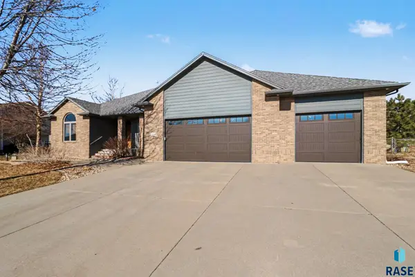 1004 Laquinta St, Sioux Falls, SD 57108