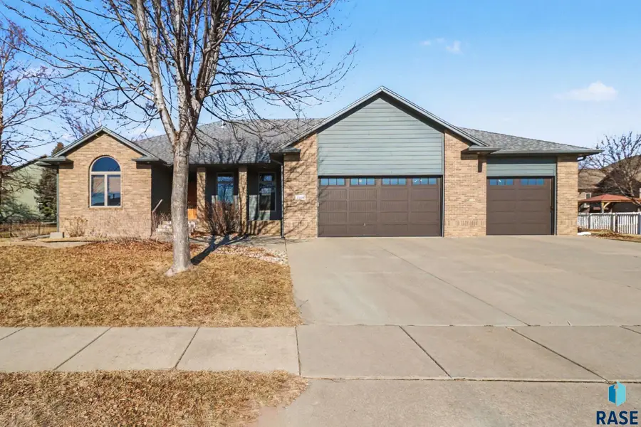 1004 Laquinta St, Sioux Falls, SD 57108 - #3