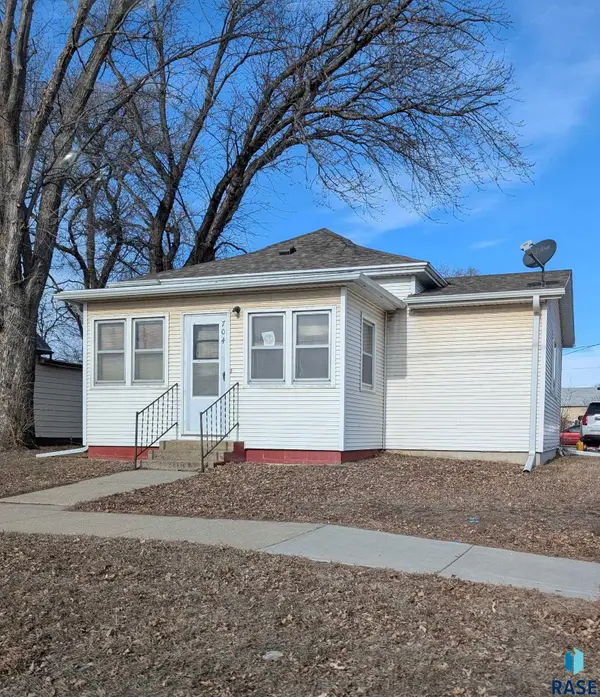 704 W 5th St, Canton, SD 57013