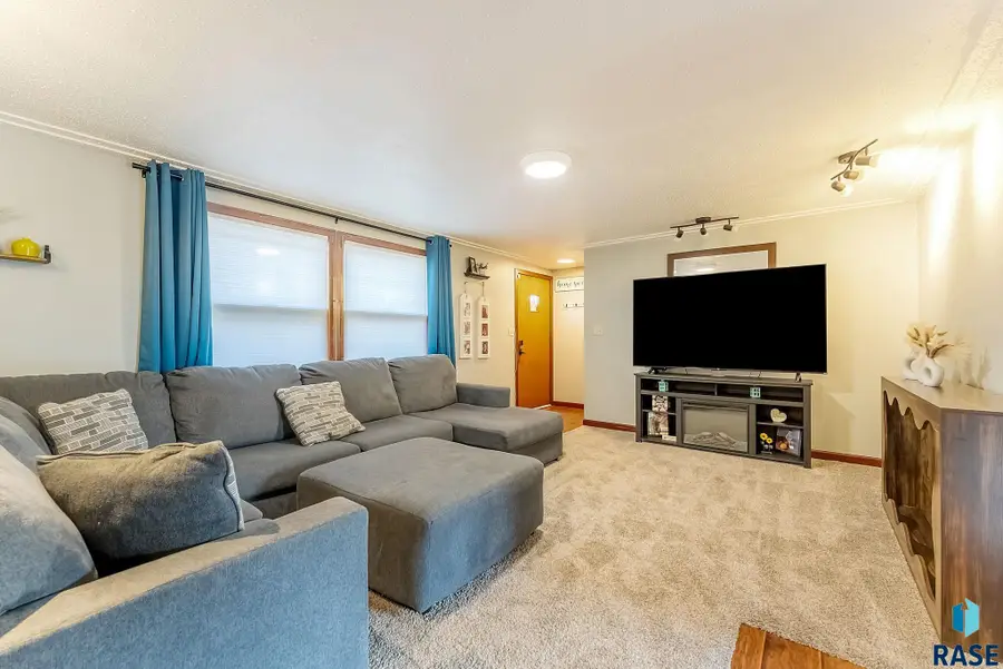 3917 E Claudette Dr, Sioux Falls, SD 57103 - #3