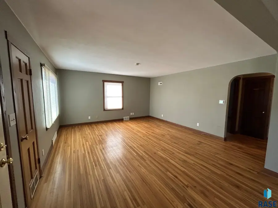1005 N Kiwanis Ave, Sioux Falls, SD 57104 - #2