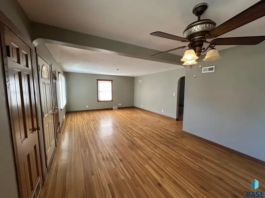 1005 N Kiwanis Ave, Sioux Falls, SD 57104 - #3